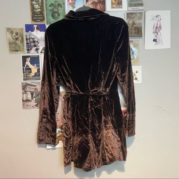 FREE PEOPLE VIOLA VELVET WRAP LAPEL COLLAR LONG SLEEVE BUTTON CUFF ROMPER NWT L - Picture 2 of 6